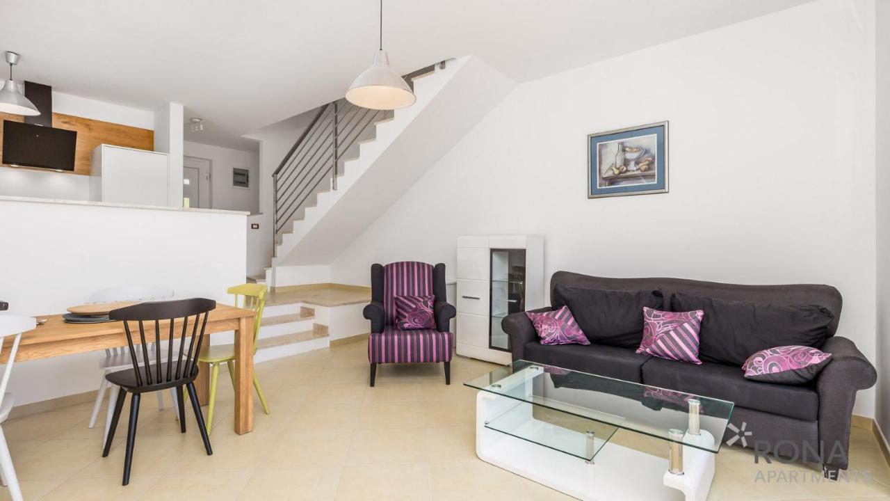 Rona Apartment Denis Umag Bagian luar foto